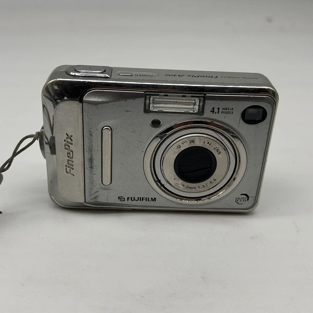 Fujifilm FinePix A400 Silver 4.1MP Digital Camera - AS IS Focus Error + 1GB xD